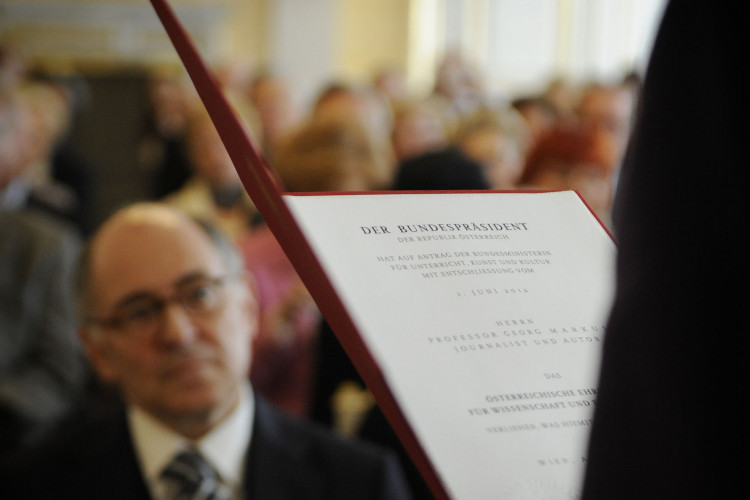 Georg Markus erhält das Österreichische Ehrenkreuz für Wissenschaft und Kunst I. Klasse