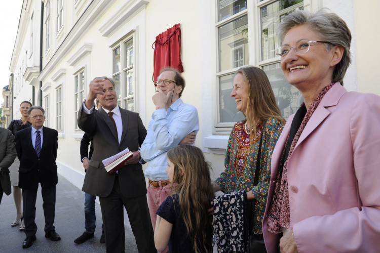 Schriftsteller Josef Winkler erhält Ehrentafel an seinem ehemaligen Wohnhaus - Bild Nr. 2645 - Vorschau