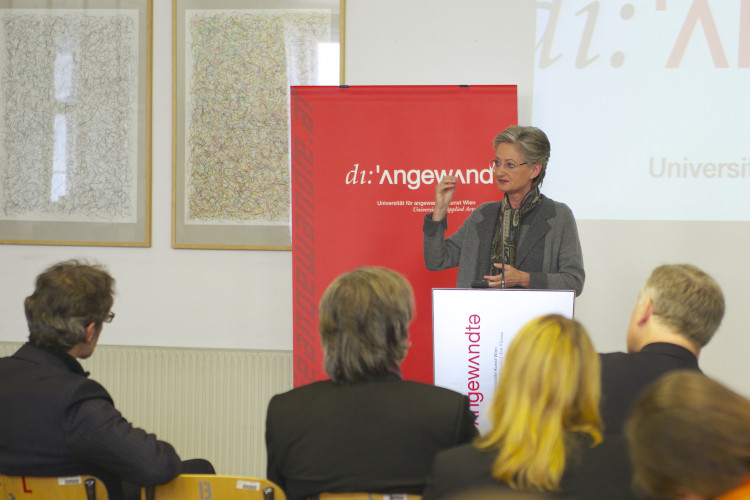Bundesministerin Dr. Claudia Schmied eröffnet das Symposium „Reinventing Cultural Policy? Kulturpolitik und Good Governance“. - Bild Nr. 2724 - Vorschau