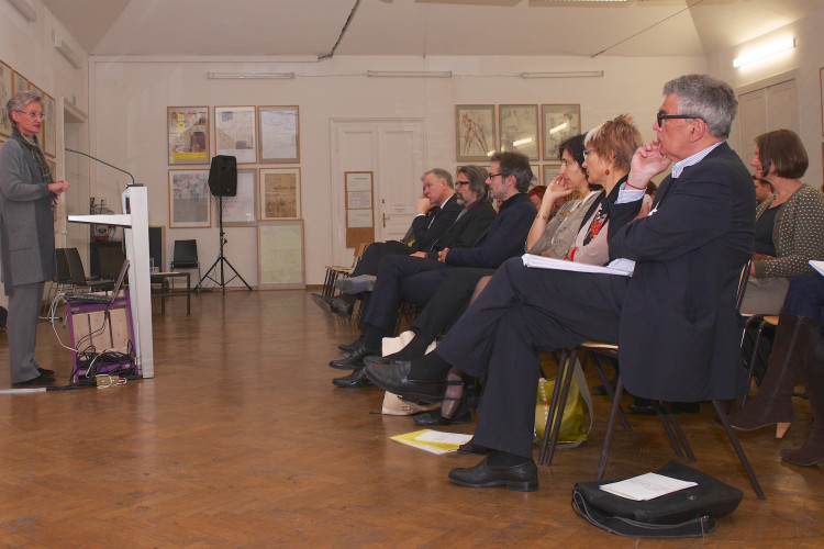 Bundesministerin Dr. Claudia Schmied eröffnet das Symposium „Reinventing Cultural Policy? Kulturpolitik und Good Governance“. - Bild Nr. 2725 - Vorschau