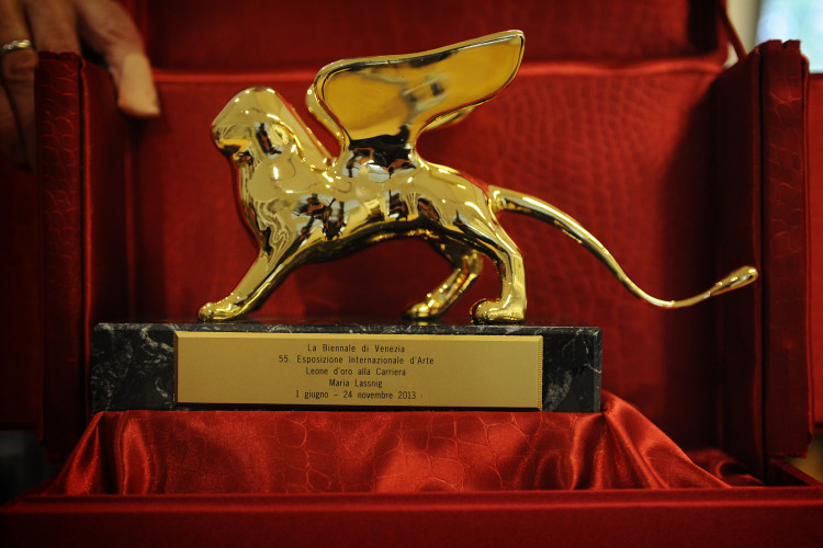 Maria Lassnig nahm den Goldenen Löwen in Empfang - Bild Nr. 2728 - Vorschau