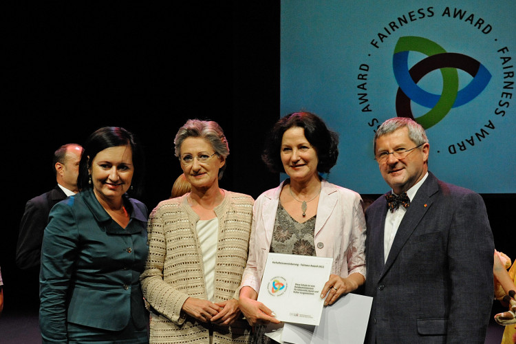 Bildungsministerin Schmied verleiht Fairness Award 2013 - Bild Nr. 2848 - Vorschau