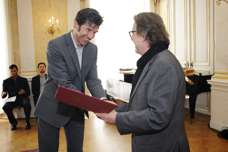 Goldenes Ehrenzeichen für Verdienste um die Republik Österreich an Stefan Sagmeister