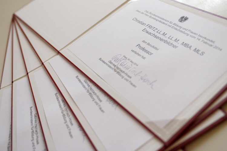 BMBF: Bundesministerin Heinisch-Hosek überreicht hohe staatliche Auszeichnungen - Bild Nr. 4122 - Vorschau