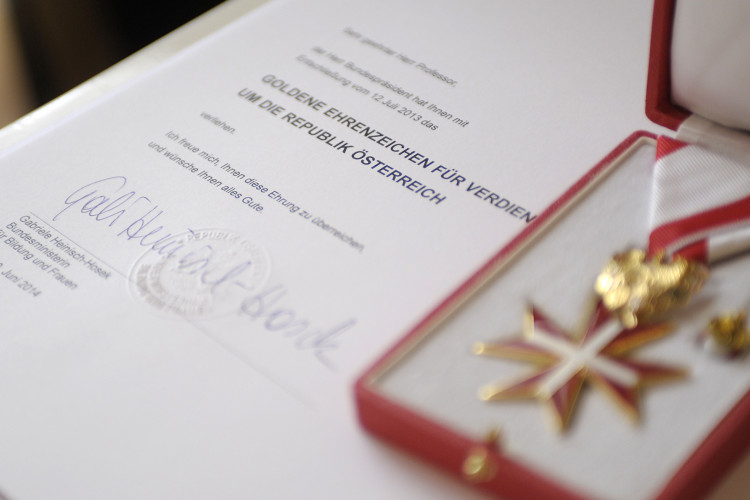 BMBF: Bundesministerin Heinisch-Hosek überreicht hohe staatliche Auszeichnungen - Bild Nr. 4123 - Vorschau