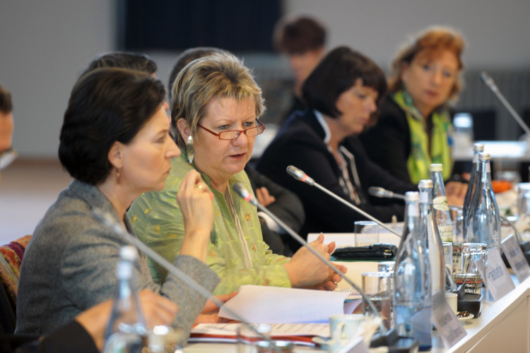 Bundesministerin Gabriele Heinisch-Hosek bei der KultusministerInnenkonferenz  in Essen - Bild Nr. 4453 - Vorschau