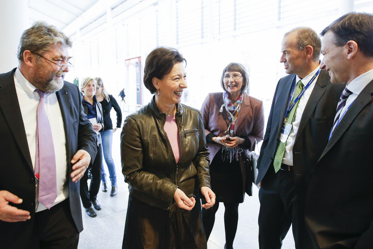Bundesministerin Gabriele Heinisch-Hosek eröffnet die Interpädagogica 2014 - Bild Nr. 4941 - Vorschau