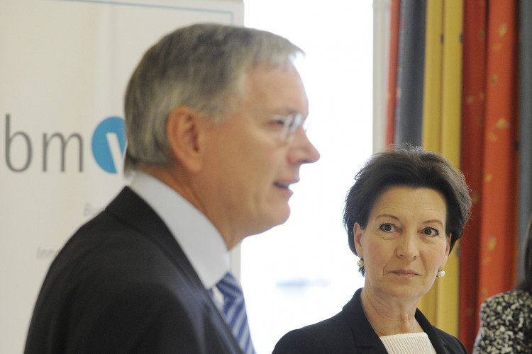 Bundesministerin Gabriele Heinisch-Hosek und Bundesminister Alois Stöger präsentieren im Rahmen einer Pressekonferenz das gemeinsame Projekt „Mobile Learning“