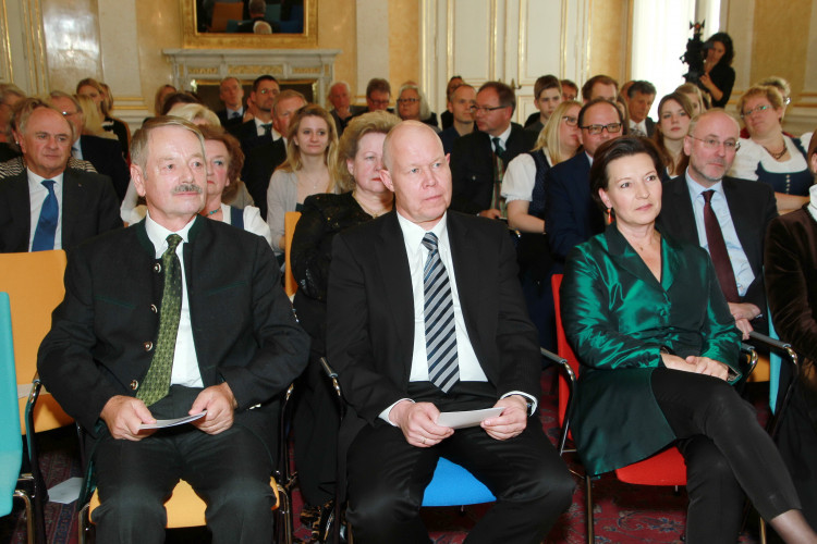 Bundesministerin Gabriele Heinisch-Hosek verlieh fünf hohe Auszeichnungen - Bild Nr. 5928 - Vorschau