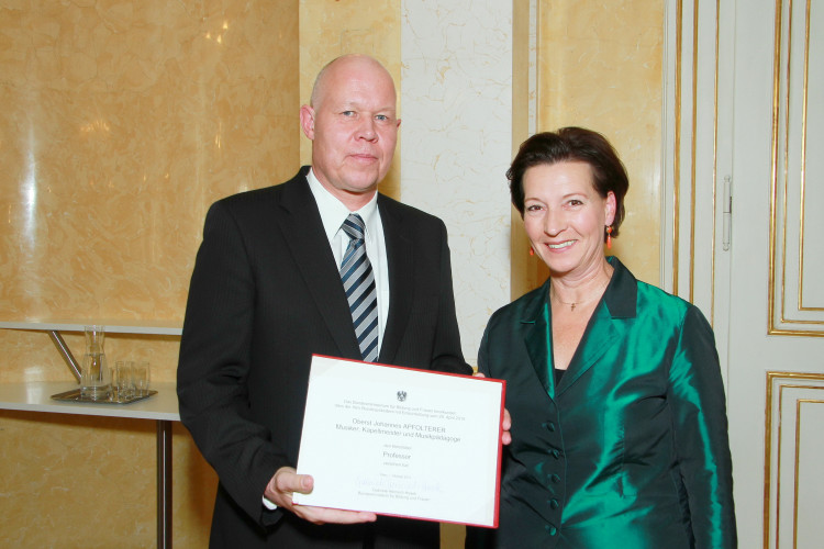 Bundesministerin Gabriele Heinisch-Hosek verlieh fünf hohe Auszeichnungen - Bild Nr. 5931 - Vorschau