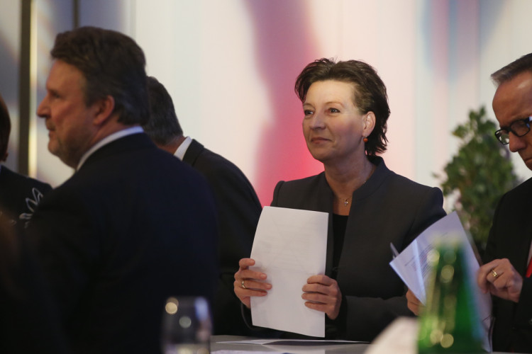 Bildungsministerin Heinisch-Hosek verleiht den Österreichischen Staatspreis für Erwachsenenbildung 2015