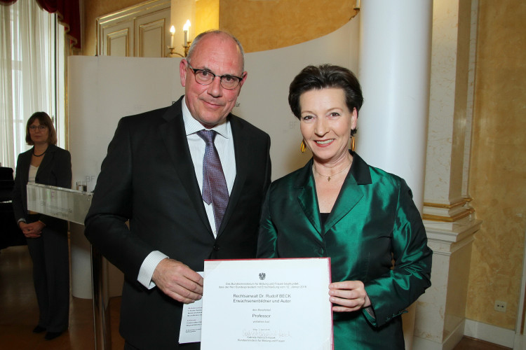 BM Heinisch-Hosek ehrt verdiente Persönlichkeiten mit dem Berufstitel 