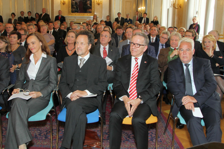 Bildungsministerin Hammerschmid überreicht hohe staatliche Auszeichnungen - Bild Nr. 7584 - Vorschau