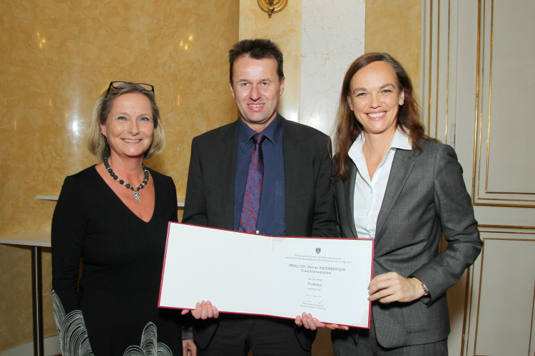 Bildungsministerin Hammerschmid überreicht hohe staatliche Auszeichnungen