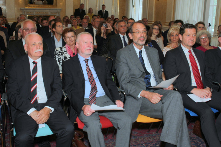BMBWF: Bundesminister Faßmann überreicht Ehrenzeichen